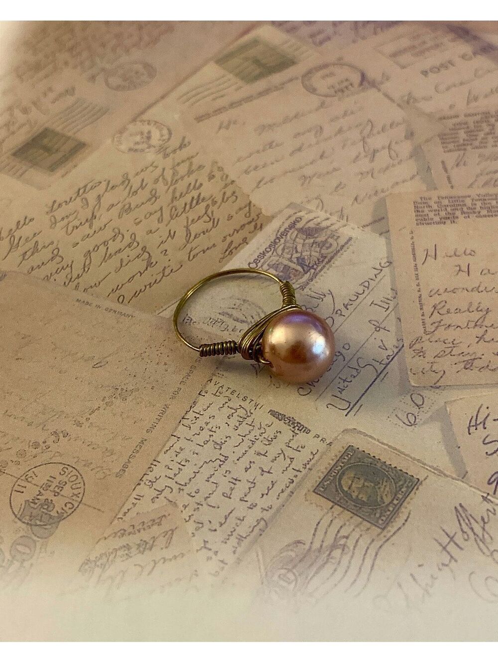 Vintage Charming Pink Pearl Ring with Antique Brass Band